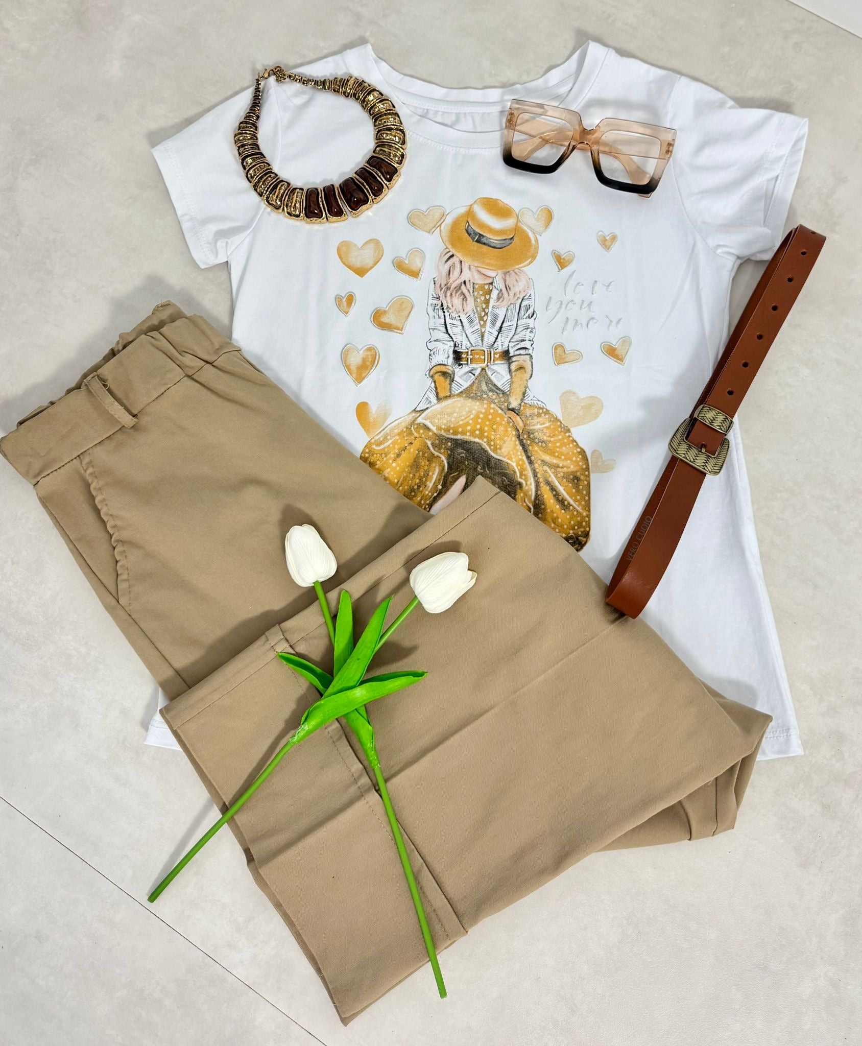 T-SHIRT WOMAN SKIRT