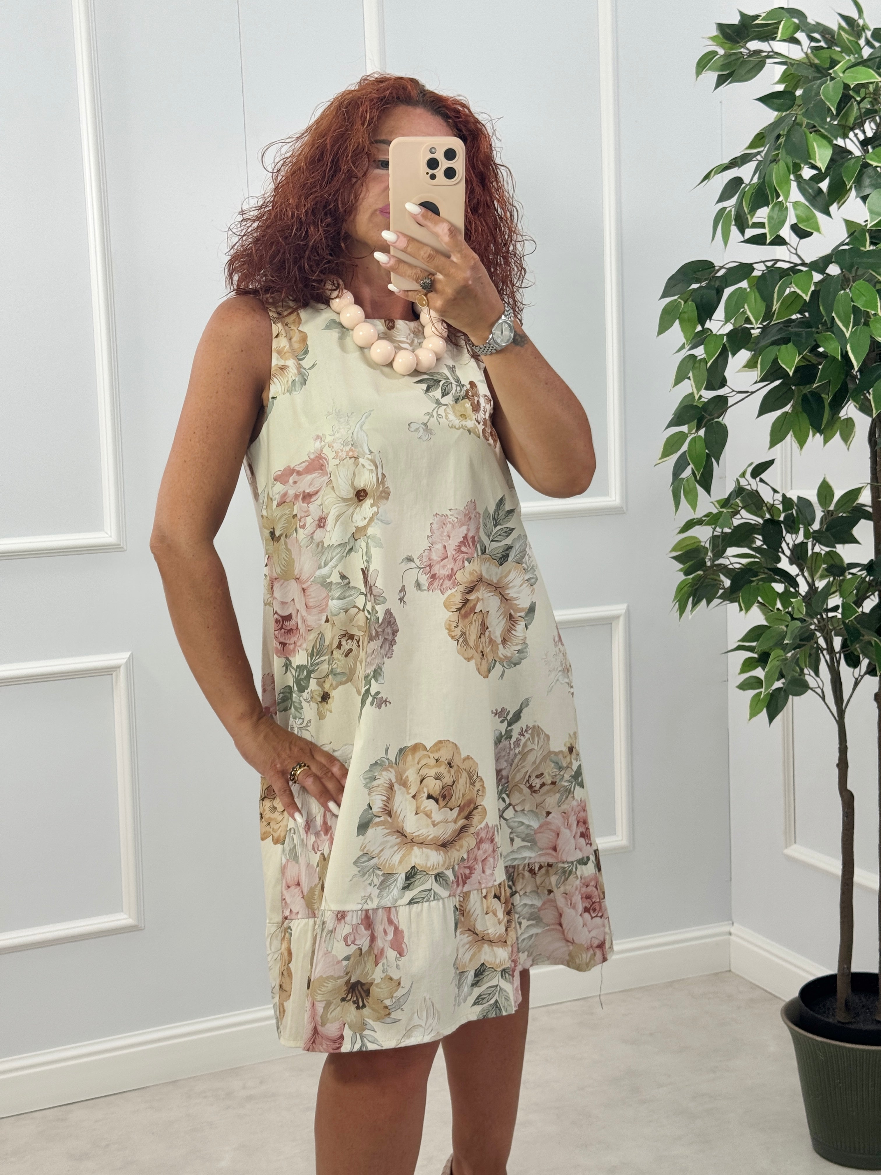 ABITO NADIA