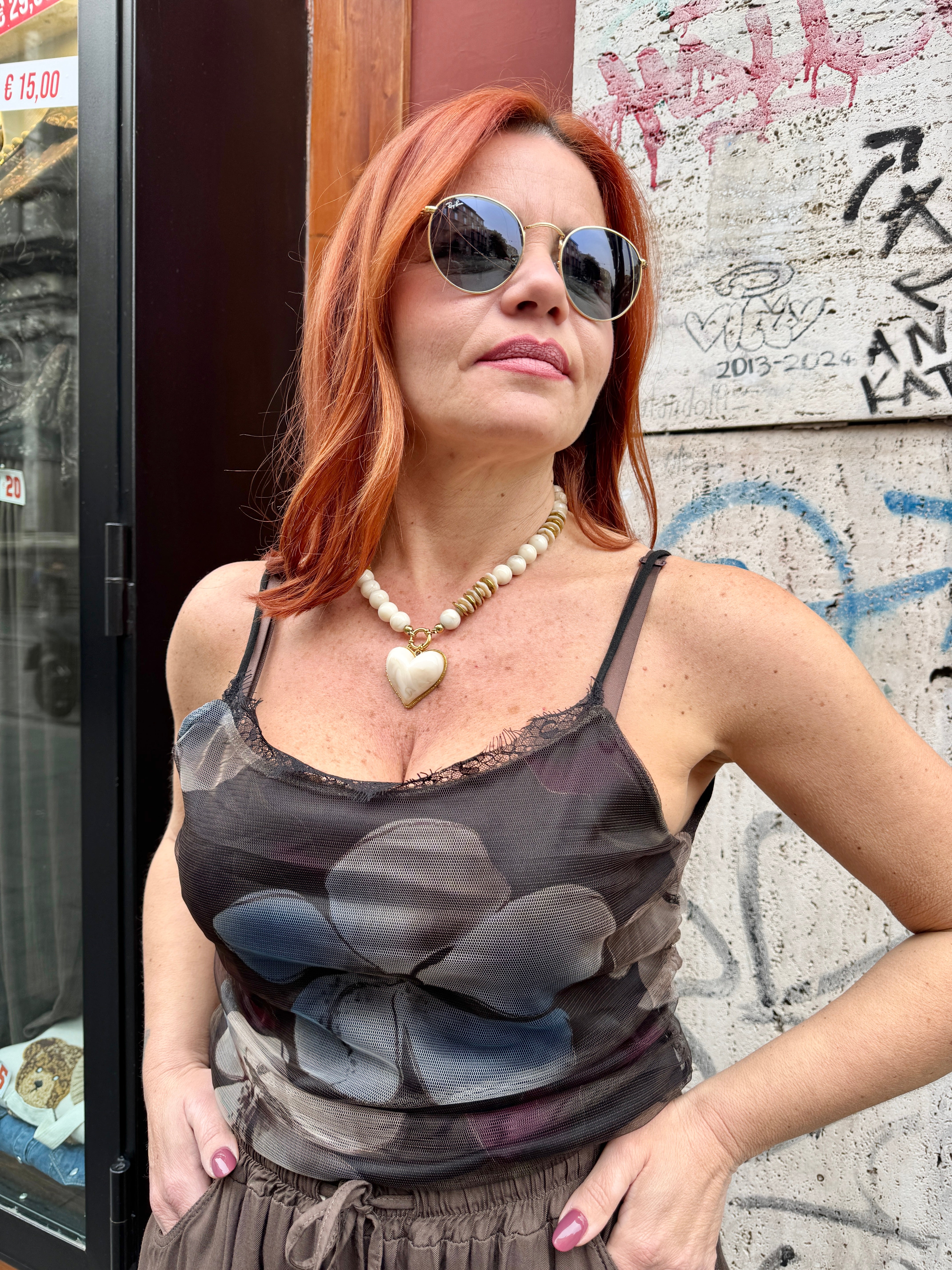 TOP LAURA